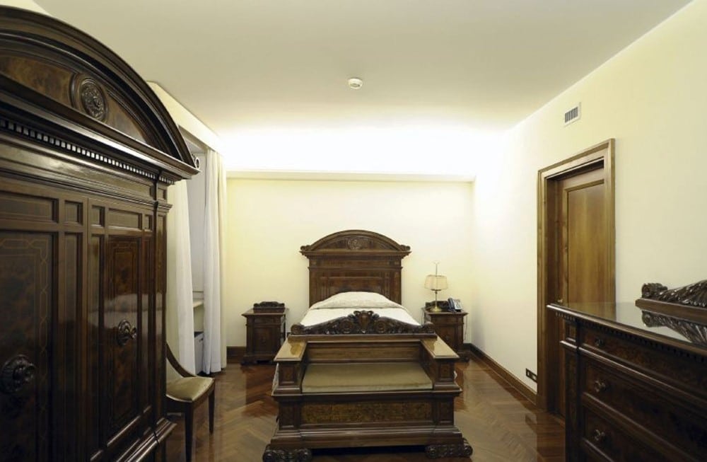 Ferenc papa haloszobaja Custom 1