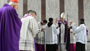 Ferenc pápa Hamvazószerdán: A Nagyböjt, kedvező időszak az Istenhez való visszatérésre