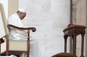 Ferenc pápa, imádkozunk érted!