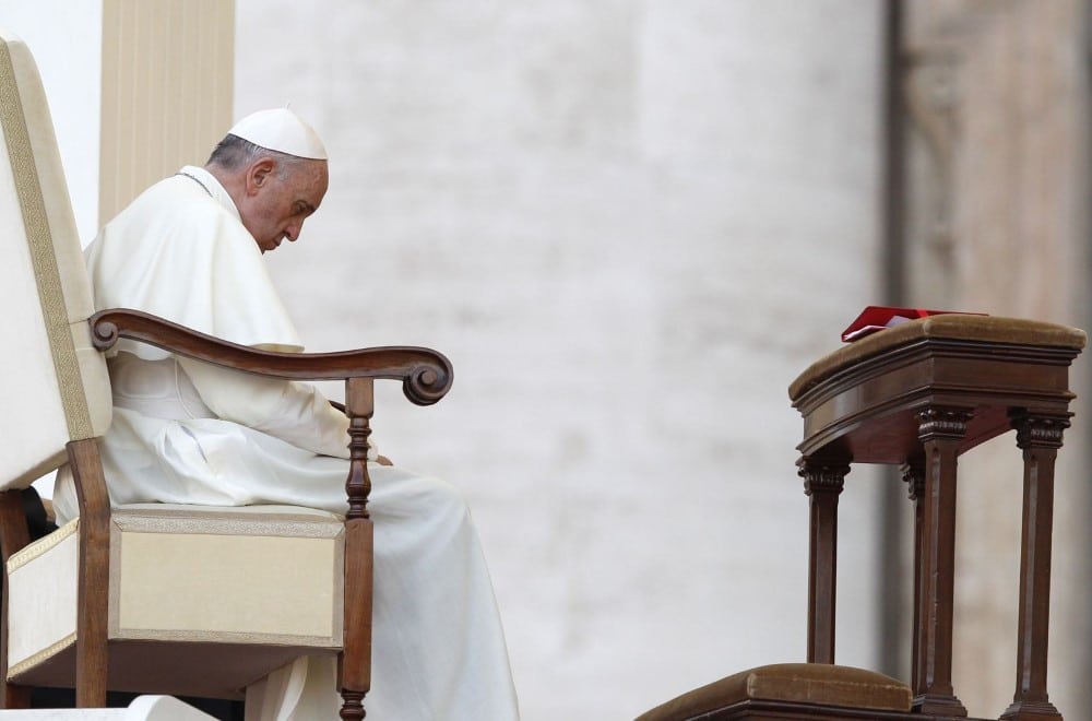 Ferenc pápa, imádkozunk érted! 1 Ferenc papa imadkozik Custom