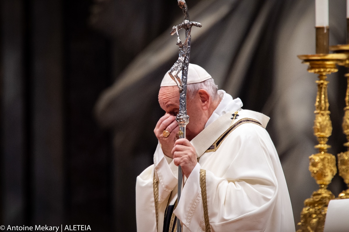 „Fáj, ha állok” – mondja Ferenc pápa 1 Ferenc papa isiasza