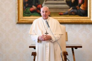 Ferenc pápa katekézise: Jézus által Isten bevont bennünket a Szentháromság életébe!