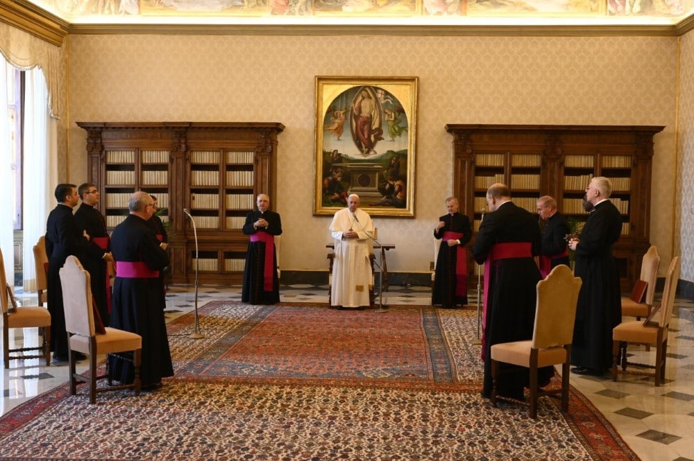 Ferenc papa katekezise 0805 Egyedi