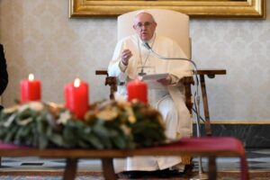 Ferenc pápa katekézise: Ne féljünk imádkozni, ne szégyelljünk kérni Istentől!