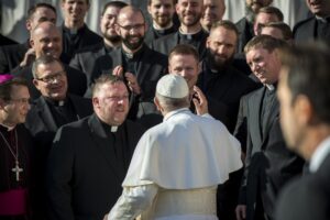 Ferenc pápa levele a papoknak: Megtérés és őszinteség által alakítsuk a történelmet! 8 Ferenc pápa levele a papoknak: Megtérés és őszinteség által alakítsuk a történelmet!