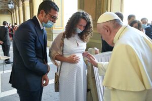 Gondoljunk a gyerekeinkre, az unokáinkra, mit hagyunk rájuk  – Ferenc pápa katekézise