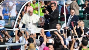 Nagyszüleinktől kapott gyökereink segítsenek békés jövőt építeni – Ferenc pápa szentmiséje Edmontonban