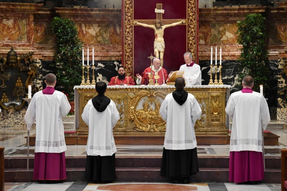 Ferenc pápa pünkösdkor: A Szentlélek egyesít a különbözőségekben 1 Ferenc papa punkosdi miseje Egyedi