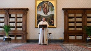 Ferenc pápa: Ne felejtsétek el, hogy a pápa imádkozik értetek!