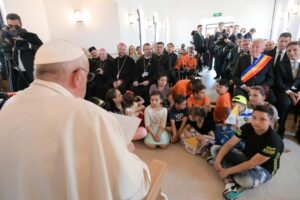 Ferenc pápa bocsánatot kért a romáktól a történelmi diszkrimináció miatt