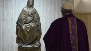 A pápa azért imádkozott, hogy a járvány minél kevésbé vezessen szegénységhez és éhezéshez