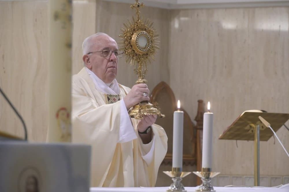 Ferenc pápa a tanárokért és a diákokért imádkozott a péntek reggeli szentmisén 1 Ferenc papa szentsegimadas Egyedi