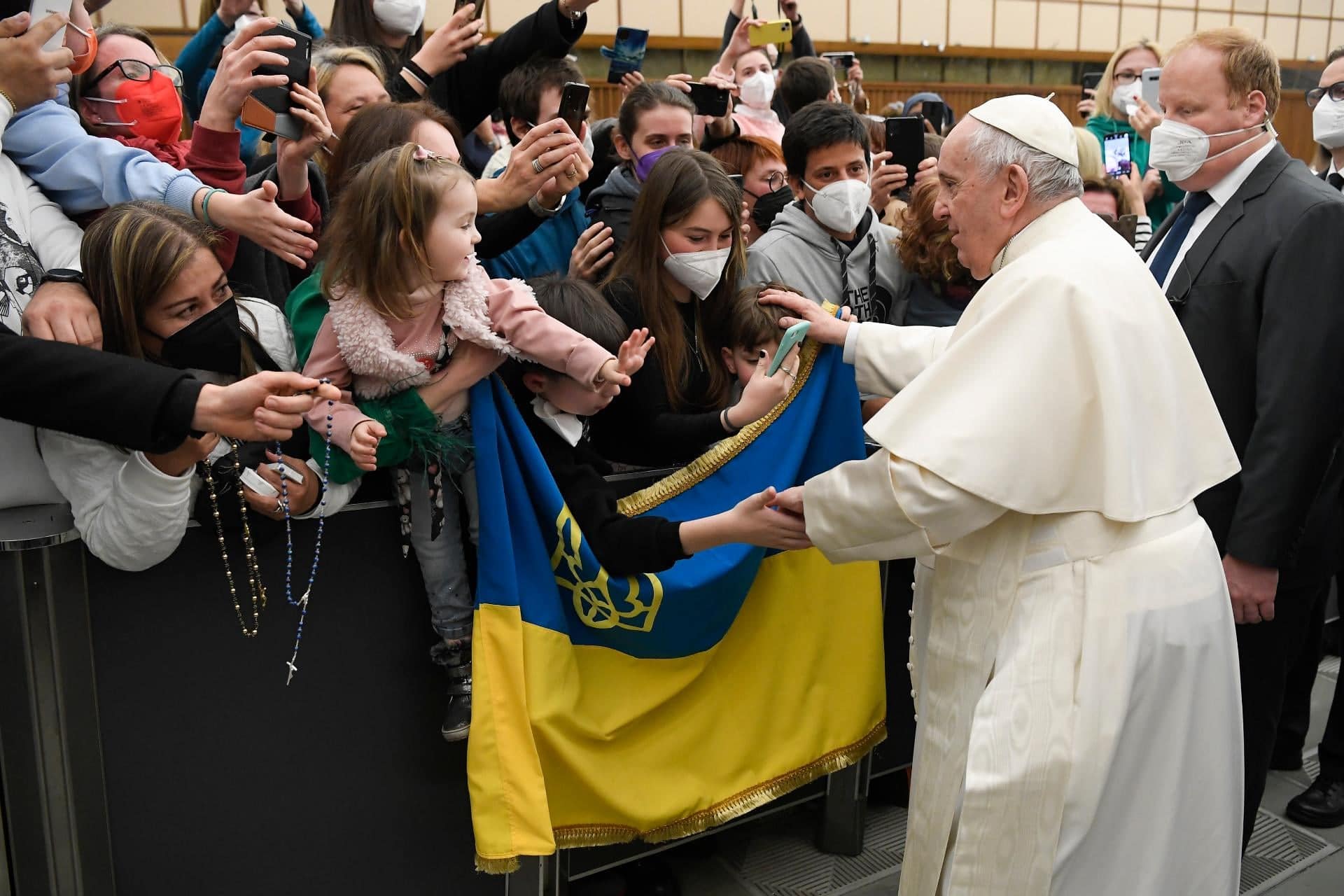 Battaglia érsek imája az ukrán békéért 1 Ferenc papa ukran zarandokokkal