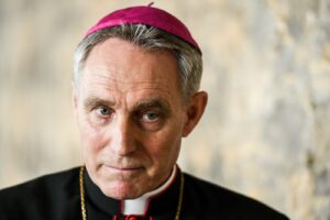 Elemzés: Mi olvasható Benedek titkárának “mindent eláruló” könyvében?