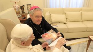 „A színtiszta igazság: Életem XVI. Benedekkel” – Gänswein érsek könyvet ad ki ebben a hónapban