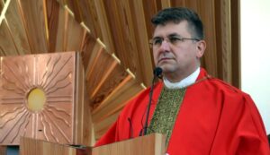 Keresztes Zoltán plébános: Krisztus teste kitágítja az ember szívét, testvérekké tesz 2 Keresztes Zoltán plébános: Krisztus teste kitágítja az ember szívét, testvérekké tesz