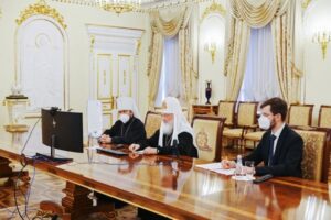 Fokozódik a feszültség: Kirill pátriárka megsértődött a pápa ’hangnemén’