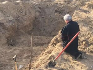 Ferenc pápa ukrajnai különmegbízottjának szörnyű “keresztútja”