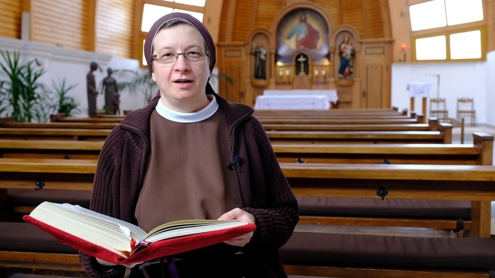 „Keljetek föl, ne féljetek!” – Nagyböjti ráhangoló | VIDEÓ 1 Krisztina nover vasarnap.00 00 46 08.Still001 Egyedi