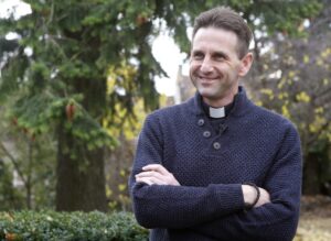 Lóczi Tamás: A szent nem attól szent, hogy mindig mindent jól csinál