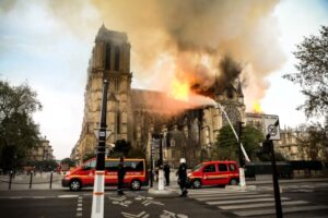 A lángoló katedrálisok országa