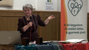 Pécsi Rita: Kapcsolódásra vagyunk teremtve