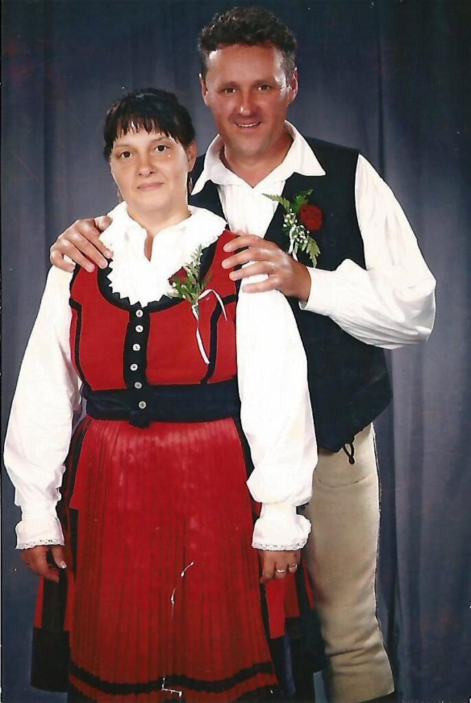 Petres Monika es ferje