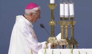 Piero Marini: „Nem uralkodnunk kell, hanem szolgálnunk” 2 Piero Marini: „Nem uralkodnunk kell, hanem szolgálnunk”