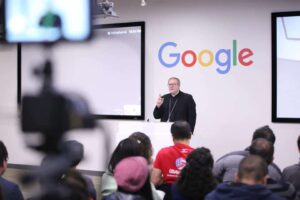 Google központ: ott járt egy püspök