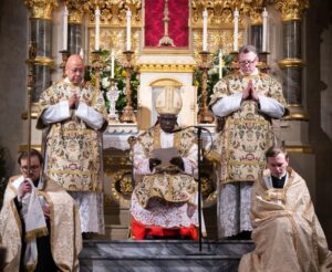 Merjünk szentek lenni! – Robert Sarah bíboros szentbeszéde Mindenszentek ünnepén