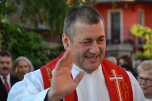 Hitetlenül – reagálás egy cikkre