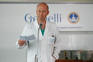 Az orvosok tanácsára Ferenc pápa vasárnap nem imádkozza nyilvánosan az Úrangyala imát