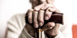 „Nem akarok meghalni, de meg akarok halni”: Felkavaró történet egy emberről az idősek otthonából