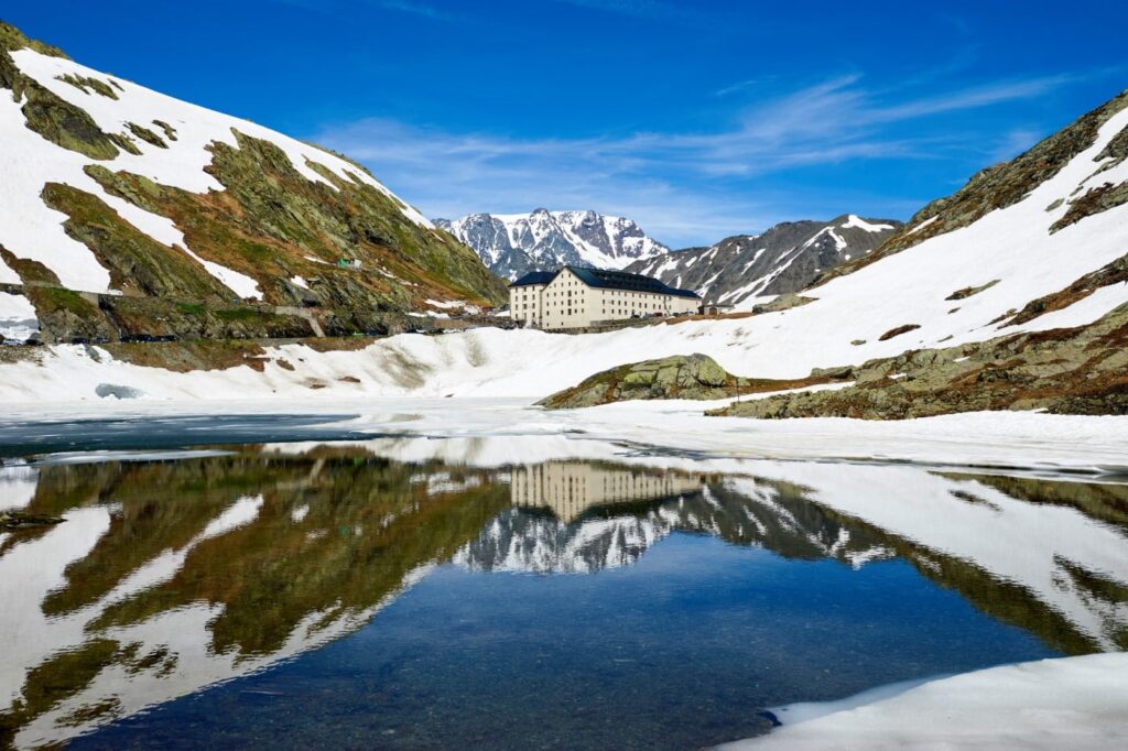 Átkelés az Alpokon Szent Bernáttal 3 Szent Bernat szallo Egyedi