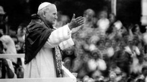 A lengyel baloldal Szent II. János Pál ellen folytatott rágalomhadjáratának céljai és hazugságai