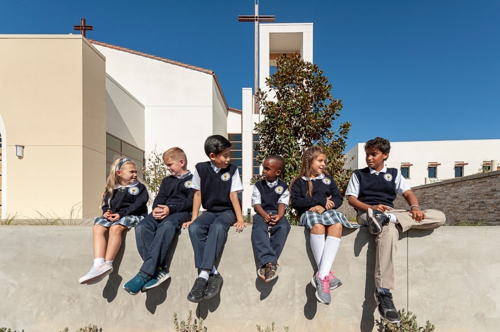 Szent Junipero Serra iskola Egyedi