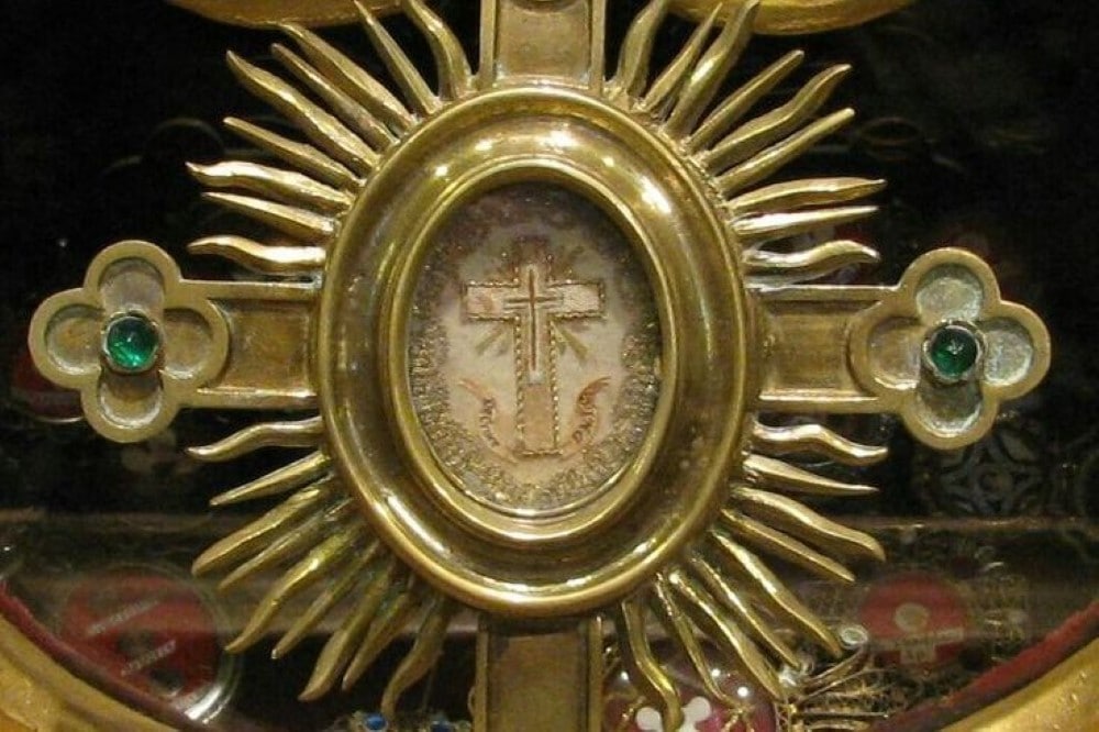 Szent Kereszt ereklye Egyedi