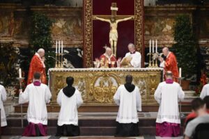 Mi történne, ha többet imádkoznánk és kevesebbet méltatlankodnánk? – Ferenc pápa homíliája