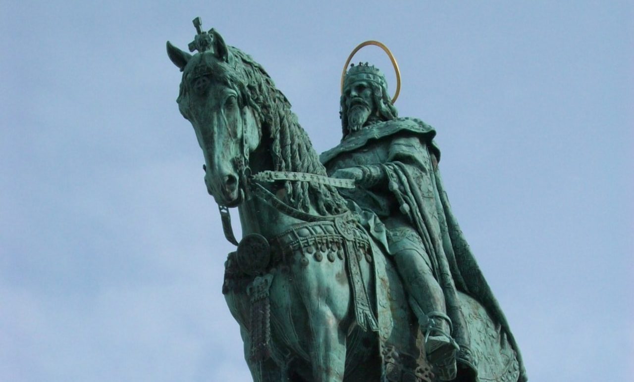Szent István király, Magyarország fővédőszentje 1 Szent Istvan kiraly lovasszobra Budapesten