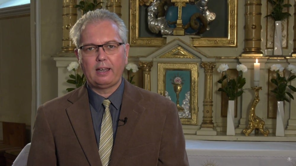 Tamas Roland plebanos Egyedi