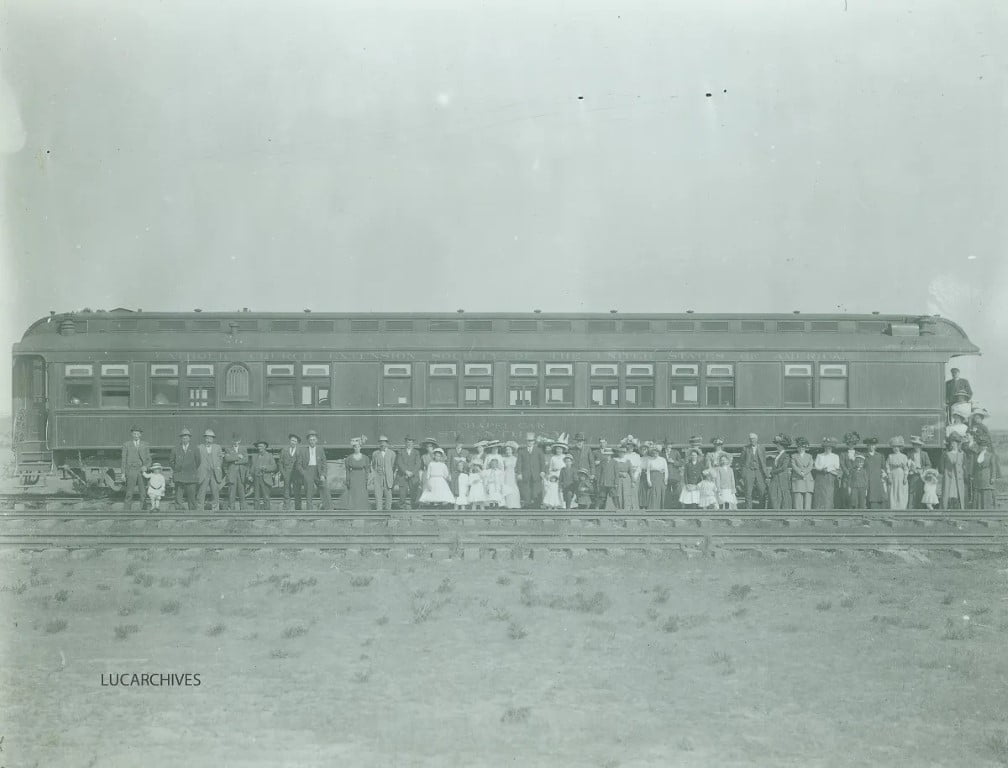 The congregation of Condon Oregon with the Chapel Car St Anthony Medium