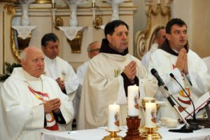 Az Isten tart a kezében engem! - interjú Timár Sándor P. Asztrik OFM kaplonyi házfőnökkel 10 Az Isten tart a kezében engem! – interjú Timár Sándor P. Asztrik OFM kaplonyi házfőnökkel