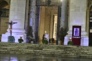 A Mária-kép, amelyet Ferenc pápa óhajtott az „Urbi et Orbi” áldáshoz 9 A Mária-kép, amelyet Ferenc pápa óhajtott az „Urbi et Orbi” áldáshoz