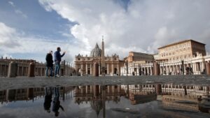 Koronavírusosak lettek magasrangú vatikáni vezetők