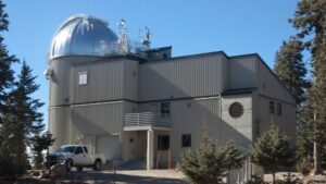 A Vatikáni Csillagvizsgáló küzdött már tűzzel, COVID-19-cel, sőt molylepkékkel is, hogy eljusson a csillagokig