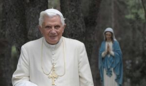 71 éve az igazság és az egyház szolgálatában, a 95 éves Joseph Ratzinger köszöntése