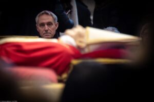 Schönborn bíboros Gänswein érsek indiszkréciójára hívja fel a figyelmet