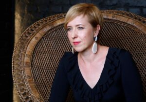 Tökéletes szerelem a földet tartó ég alatt – új regény lát napvilágot Zsuffa Tünde tollából