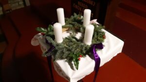 Adventi koszorú: egy szerény bűnbánati jelkép