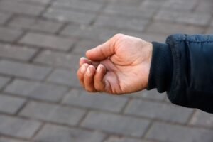 Az alamizsnálkodás mély értelme az ars-i plébános, Viennay Szent János szerint